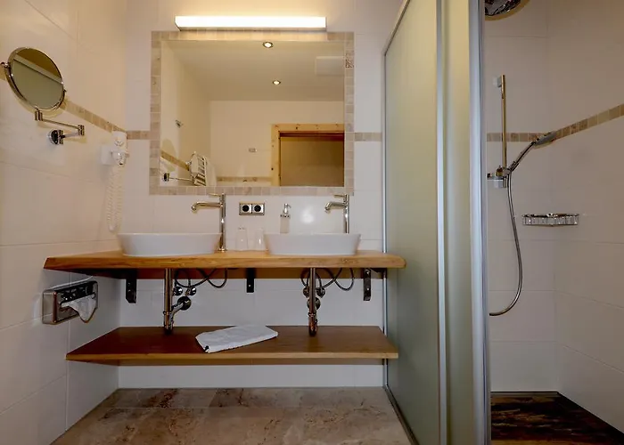 Restaurant Hexenalm Зелль